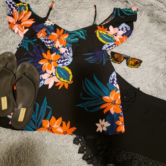 OLD NAVY | [NwT]Tropical Cold Shoulder Top! - Picture 8 of 8